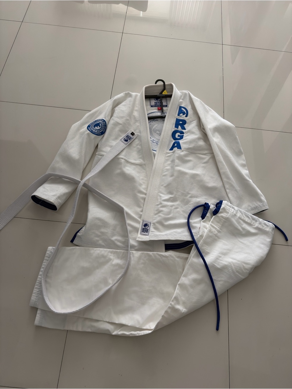 Jiu jit su brazilian Renzo Gracie white cotton gi with blue accents, size A4